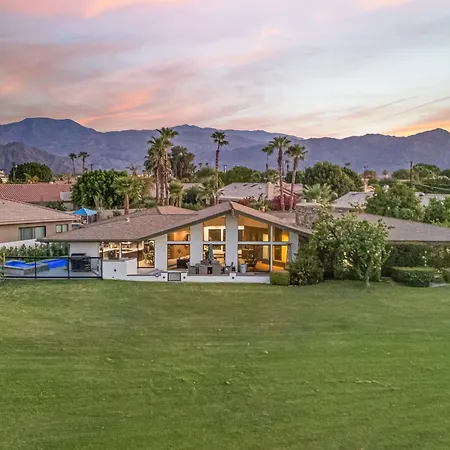 Villa Edgy House Pool Hot Tub And Golf Course Views